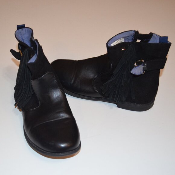 TOMMY HILFIGER Andrea Short Side Fringe Black ManMade Flats Decors Boots Girls 4 - Picture 1 of 9